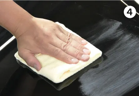 マイクロファイバークロスで拭き上げてください。